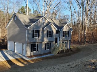5504 Hawthorn Dr, Gillsville, GA 30543