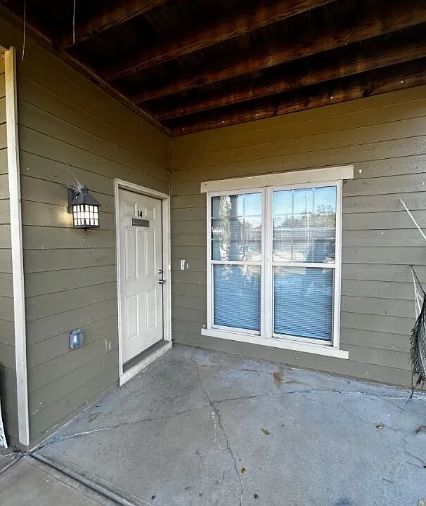 14 Town Creek Ln