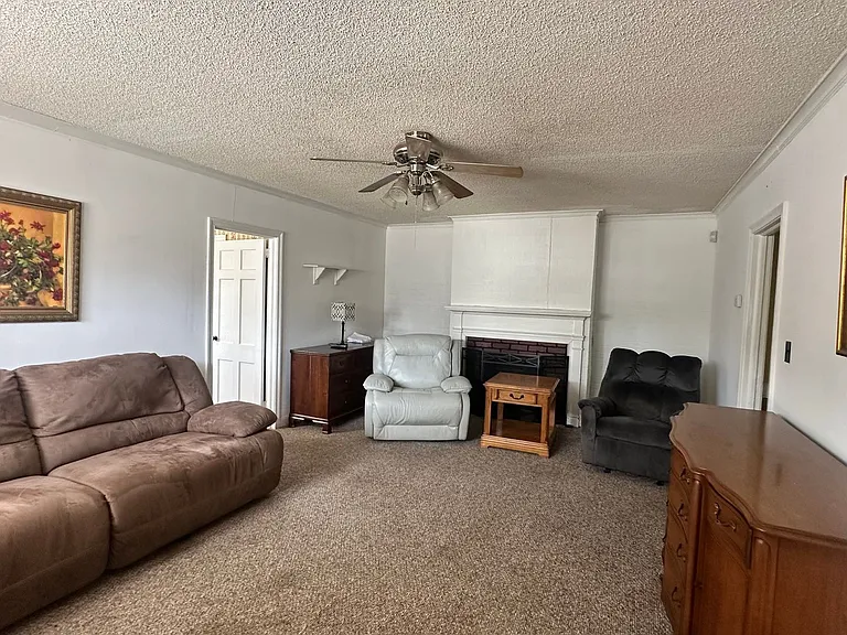 704 E Country Club Dr — Photo 15