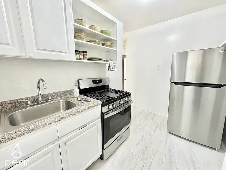122 31st St #1R — Photo 21