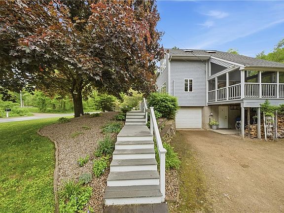 3rd image of 449 Rose Hill Rd