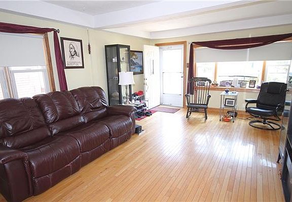3rd image of 1814 E 52nd St