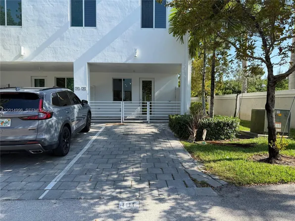 10222 NW 64th Way APT 101, Doral, FL 33178