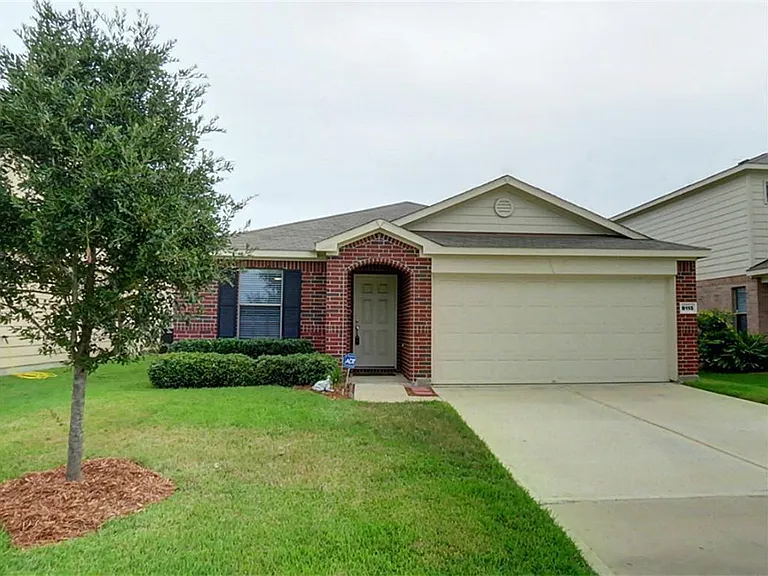 9115 Summer Valley Ln — Photo 1