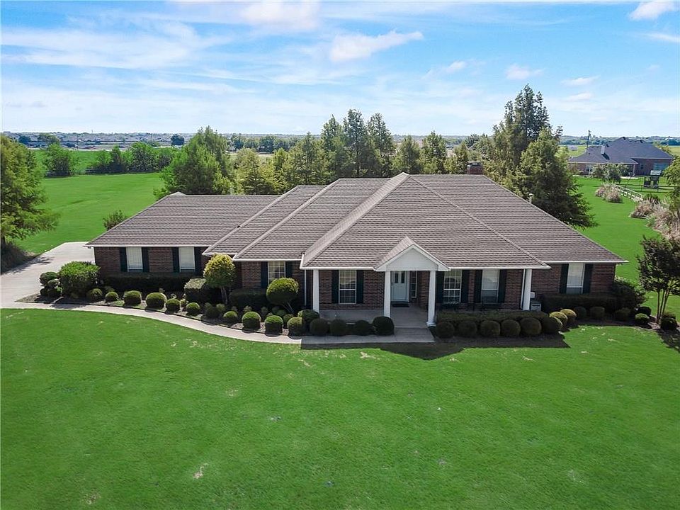 1st image of 10696 Live Oak Dr