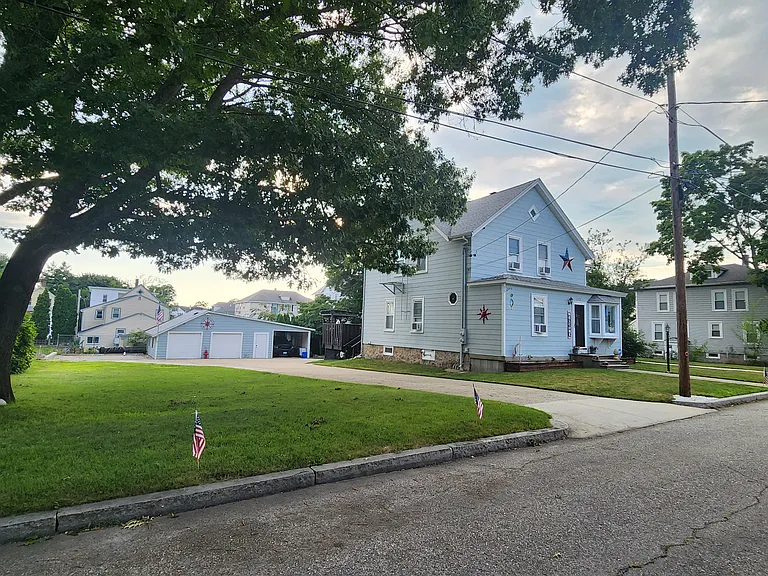 109 Cleveland St — Photo 13