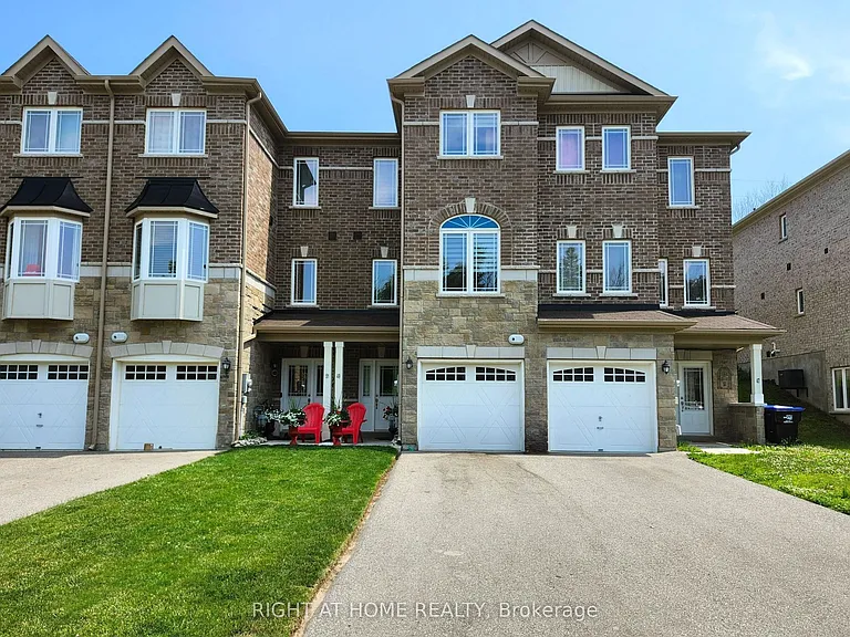 49 Milson Cres — Photo 1
