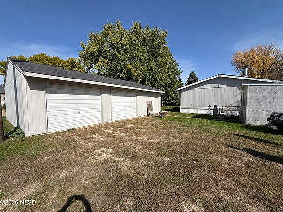 3rd image of 25 8th St SW