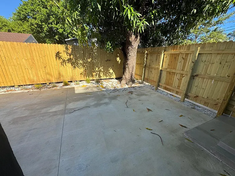3 NE 70th St #1 — Photo 29