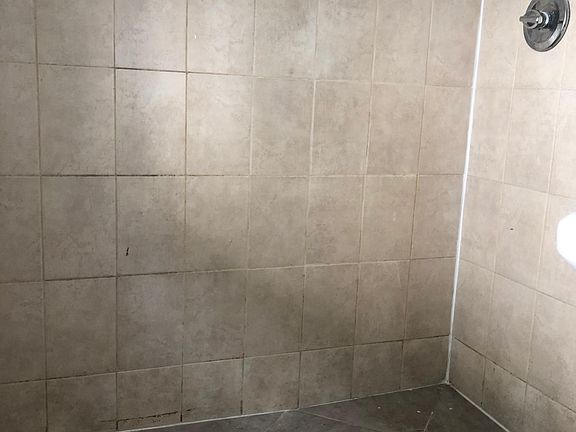 5th image of 23 Wyandotte Ave #1