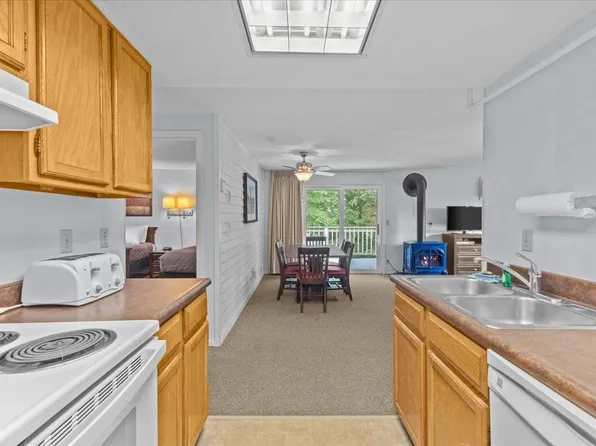220 Mountainside Drive #E402, Stowe, VT 05672