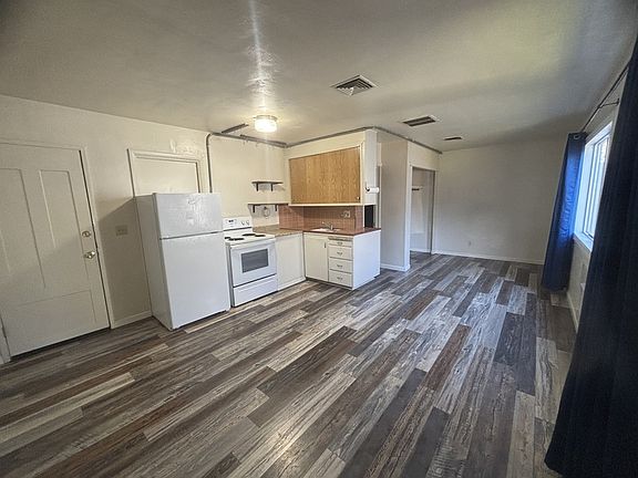 5th image of 3026 NE Douglas Ave