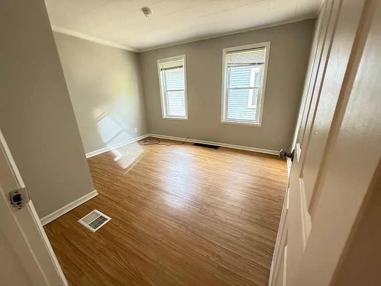 153-155 Benton St #153 — Photo 6