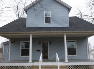 33 N 7th St, Carrollton, IL 62016