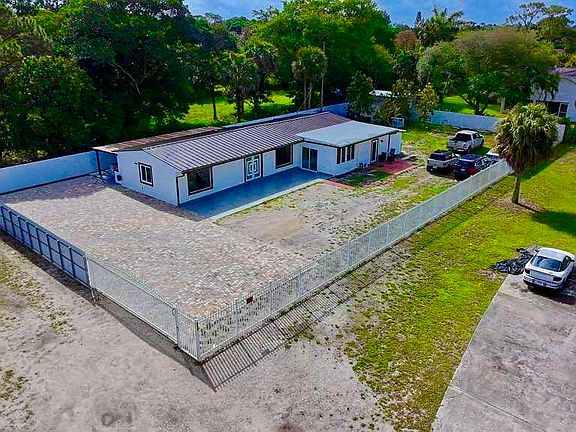 5th image of 696 Arlington Drive