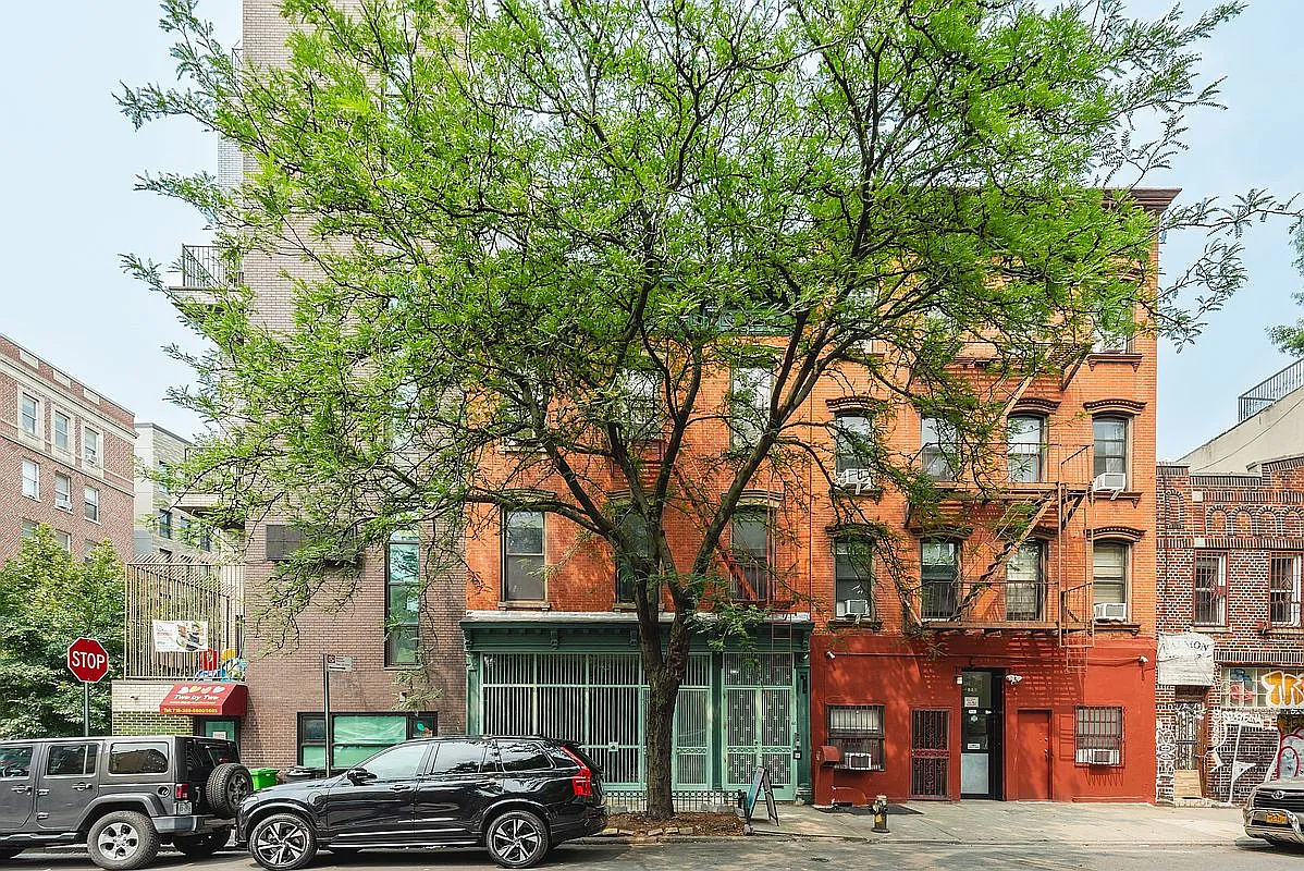 445 Grand St photo 1