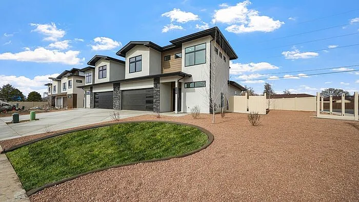 1107 Mee Canyon Cir — Photo 3