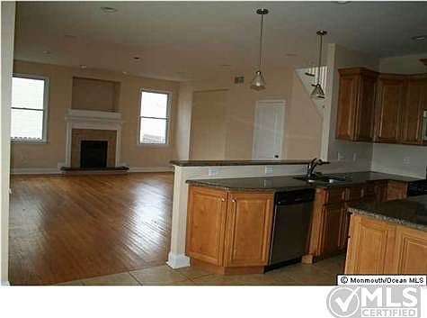 3rd image of 904 Sinclair Ave