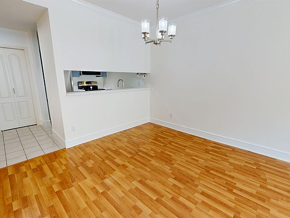 5th image of 8680 Lansdowne Rd #104