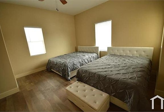 2nd image of 1050 W 31st St