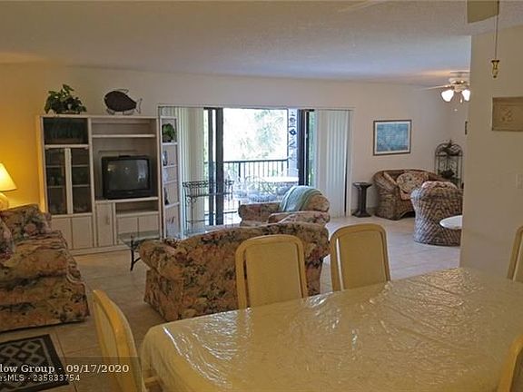 5th image of 520 Orton Ave APT 301
