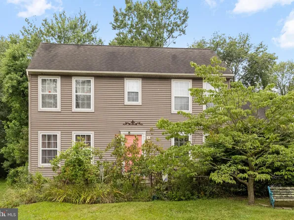 907 5th St, Delaware City, DE 19706