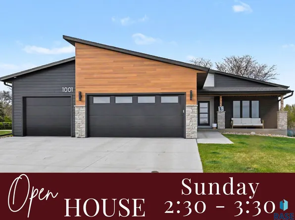 1001 S Moonlight Cir, Brandon, SD 57005