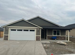 688 Nottingham Ter, Eagle Point, OR 97524