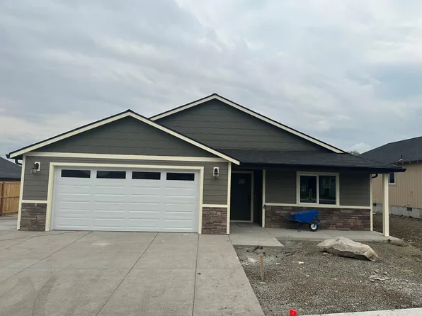 688 Nottingham Ter, Eagle Point, OR 97524