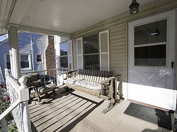 4th image of 463 Abington Ave