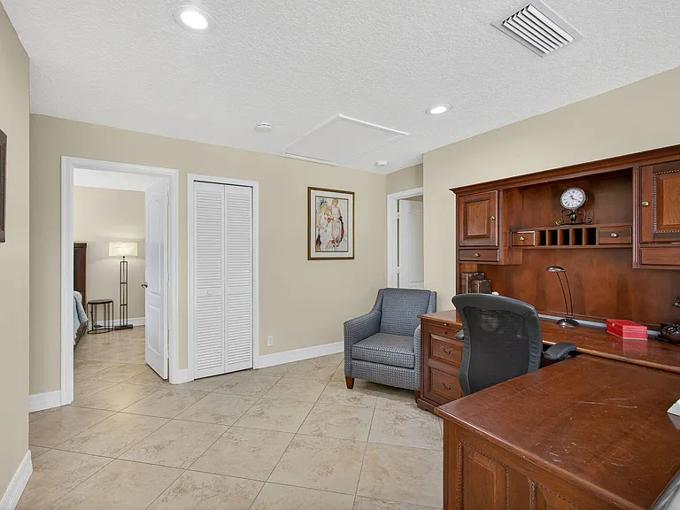 8400 Heritage Club Dr — Photo 35