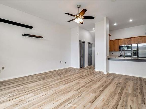 4th image of 5847 NE 75th St Unit 103