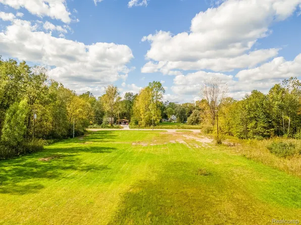 24235 Sumpter Rd E, Belleville, MI 48111