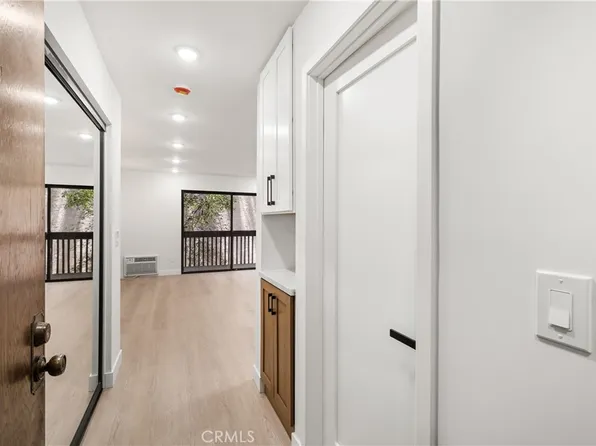 22100 Burbank Blvd Unit 250F, Woodland Hills, CA 91367