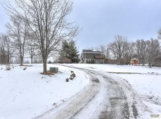 36808 Oakmont Dr, Louisville, NE 68037