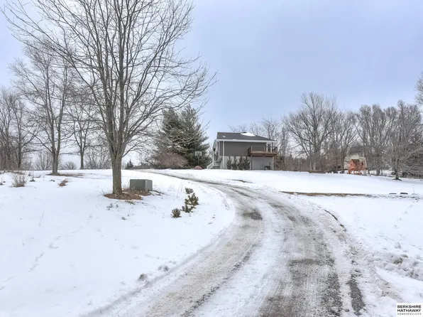 36808 Oakmont Dr, Louisville, NE 68037