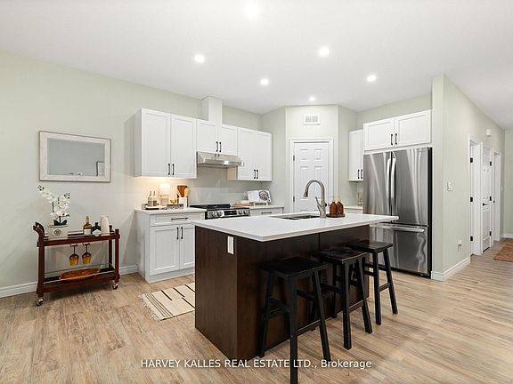 5th image of 16 Dayton Ct