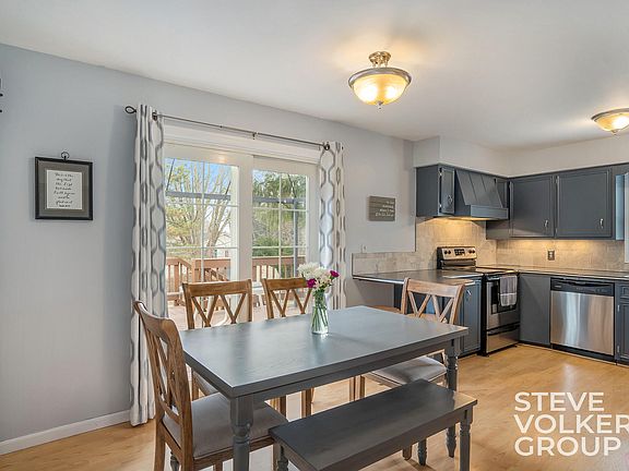 4th image of 242 Ivanhoe Ave NE