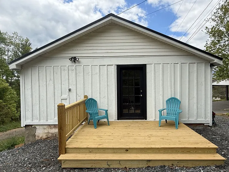 252 Wilcox Dr — Photo 1