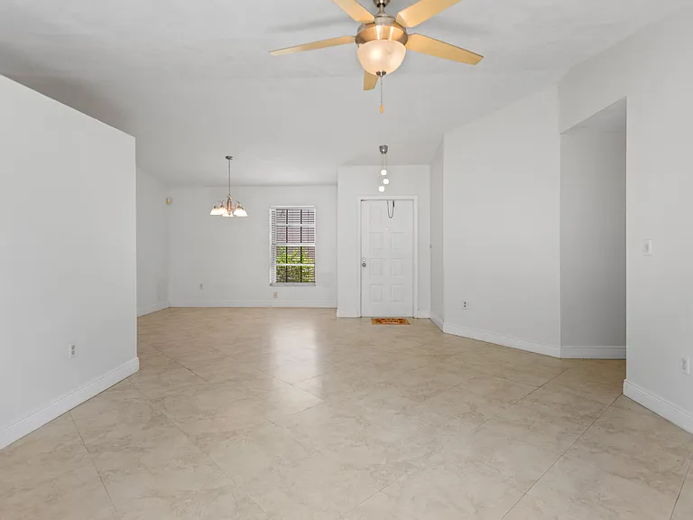 13945 Langley Pl — Photo 3