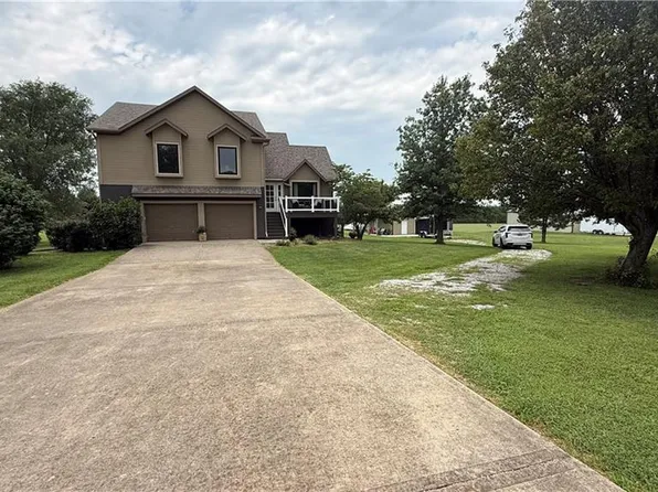 27520 Normandy Rd, Louisburg, KS 66053