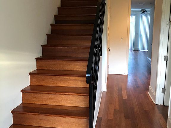 3rd image of 10503 Moorpark St APT 2