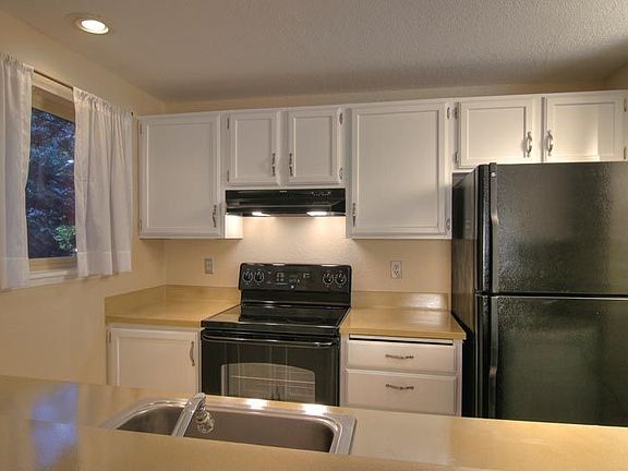 5th image of 8112 146th Ct NE