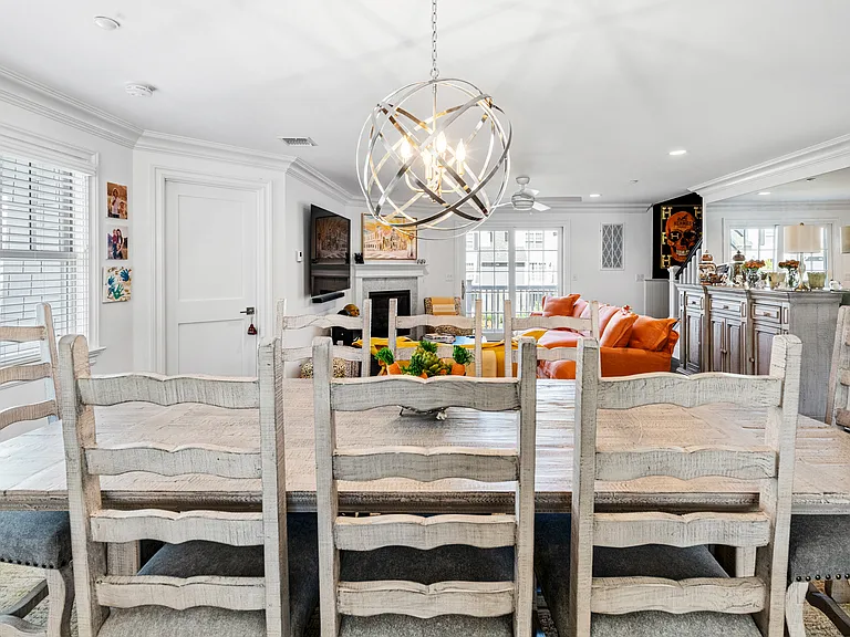 15 Village Green Dr — Photo 3