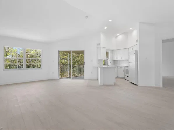 481 Quail Forest Blvd APT 409, Naples, FL 34105