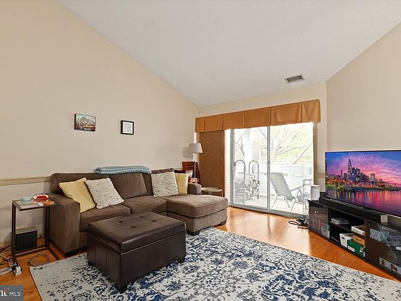 5th image of 3151 Covewood Ct APT D