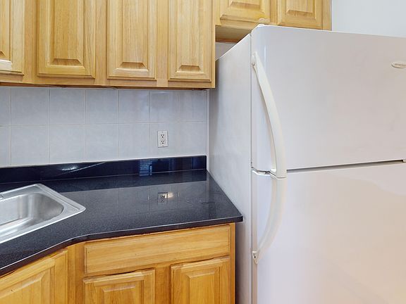 3rd image of 20 Spring St APT 10