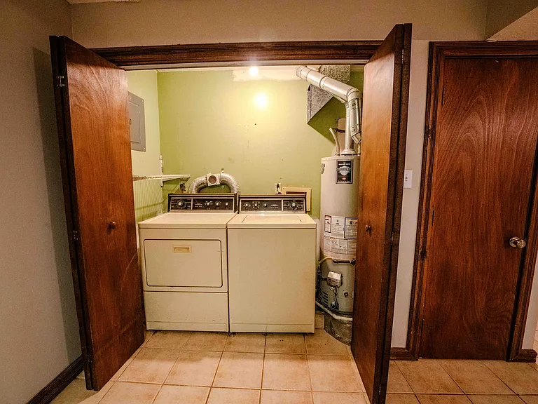 225 Parker Dr — Photo 26