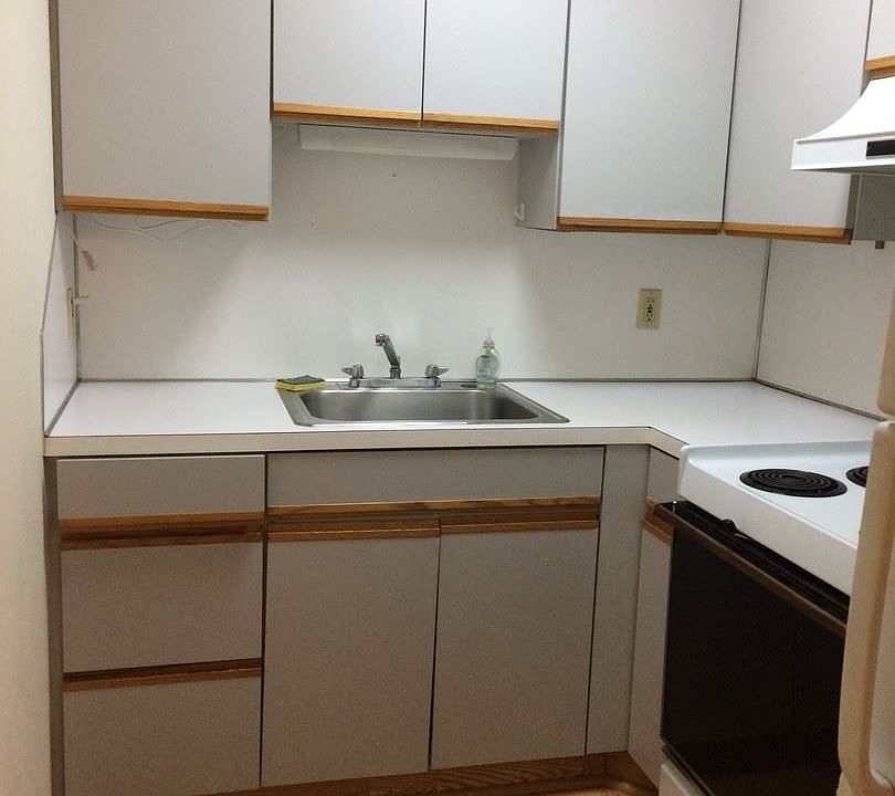 2nd image of 115 E Chestnut St APT 13