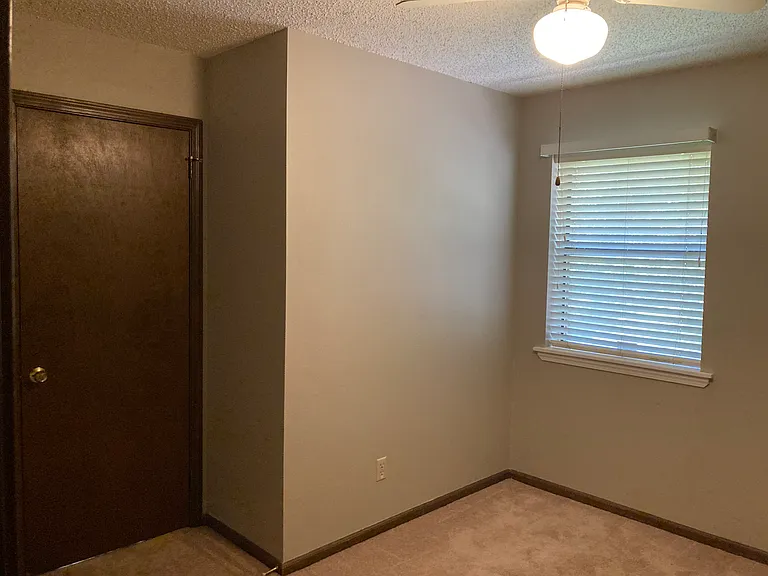 4601 Randolph Rd — Photo 32